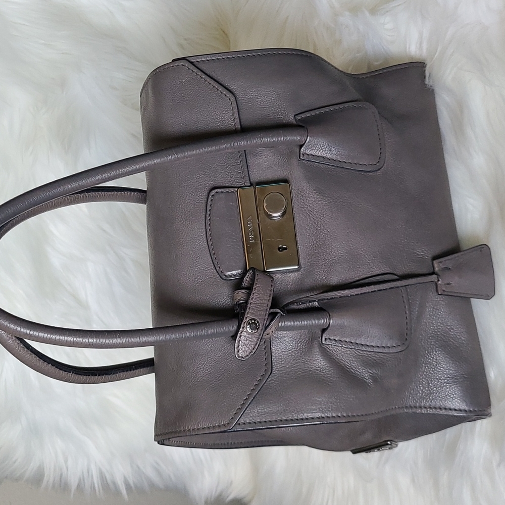 💯 Authentic Prada Handbag 🍀 - Picture 6 of 16